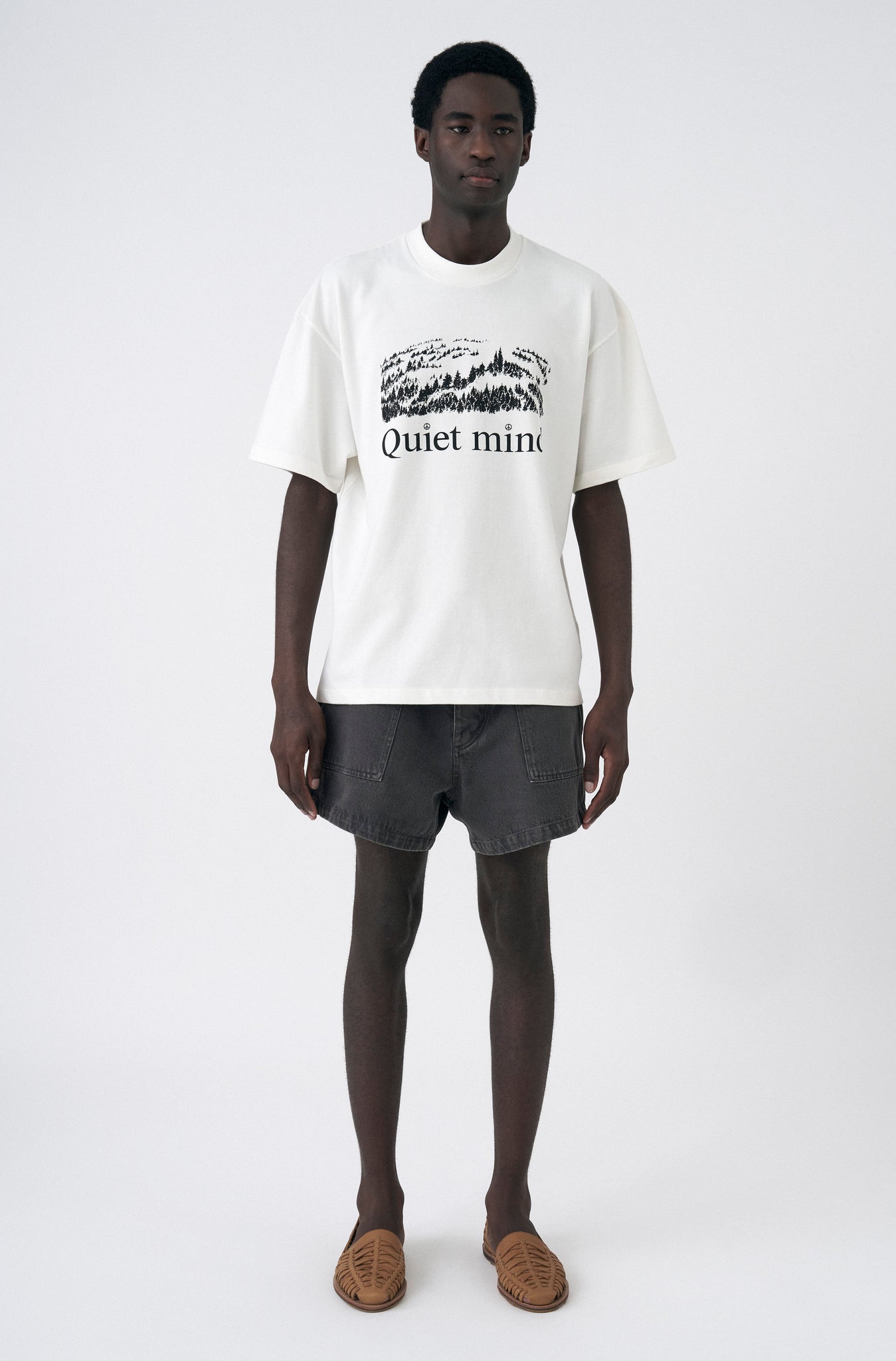 Camiseta Clássica Quiet Mind Crua/Preta