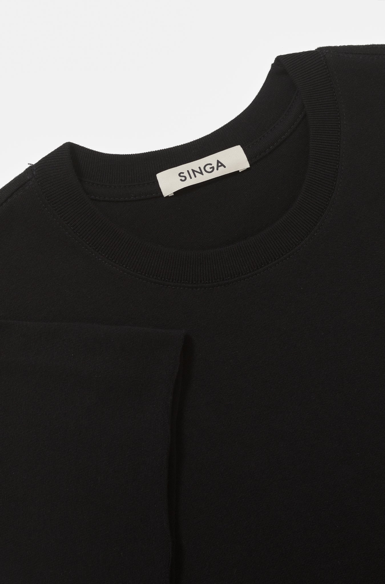 Camiseta Boxy Regular Preta Corte a Fio